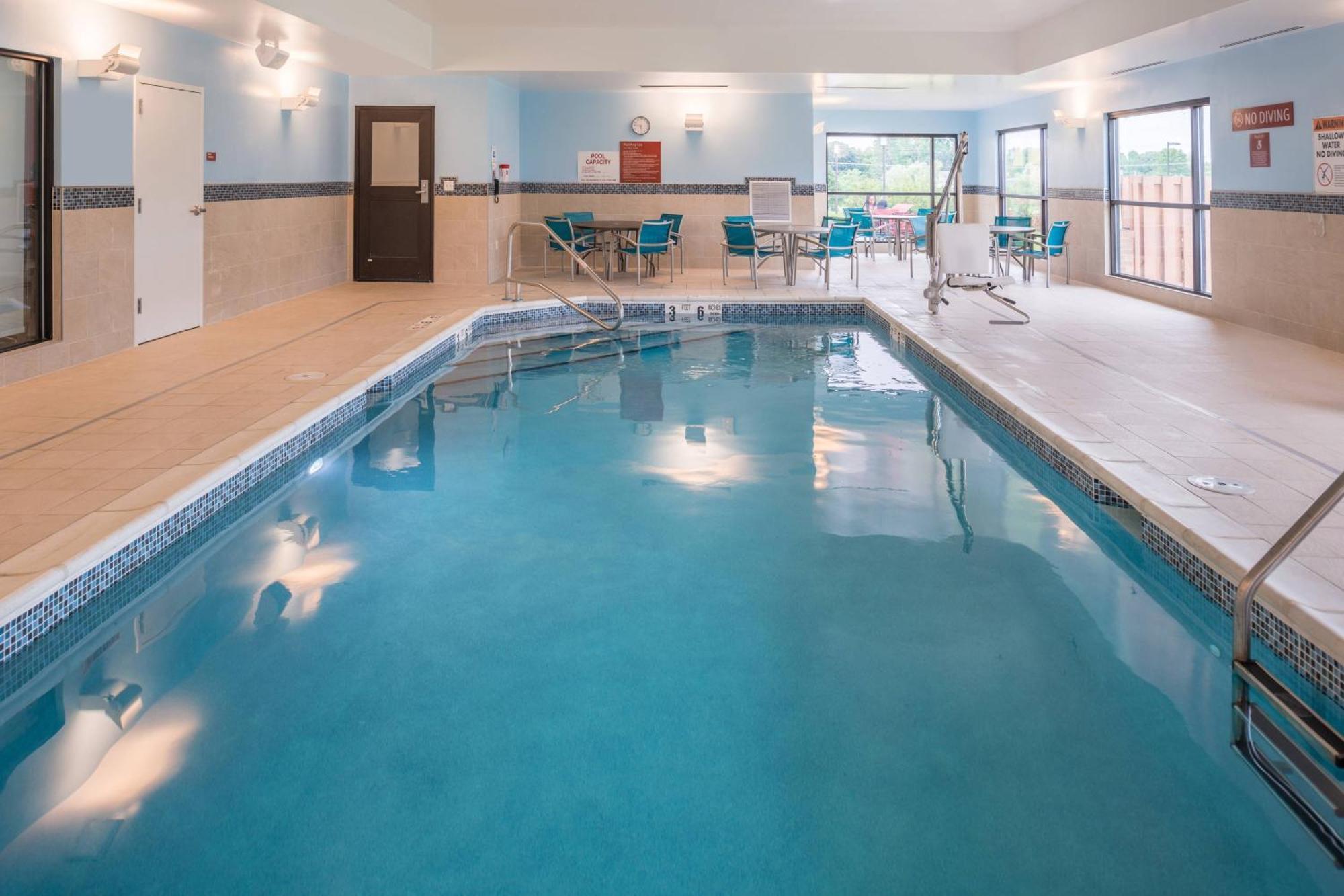 Towneplace Suites By Marriott New Hartford Экстерьер фото