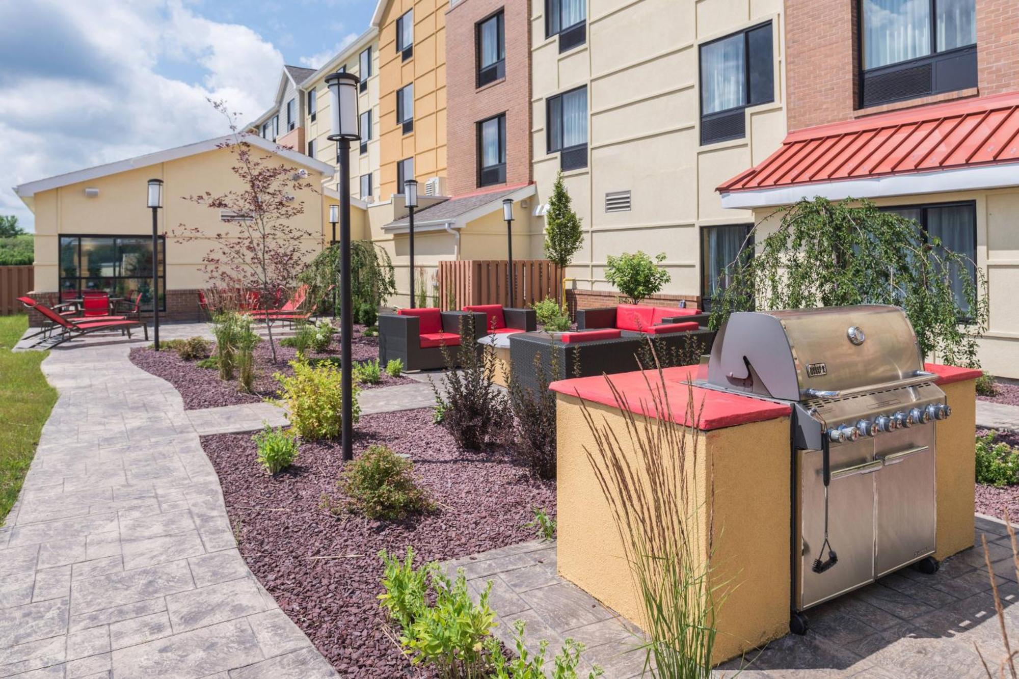 Towneplace Suites By Marriott New Hartford Экстерьер фото