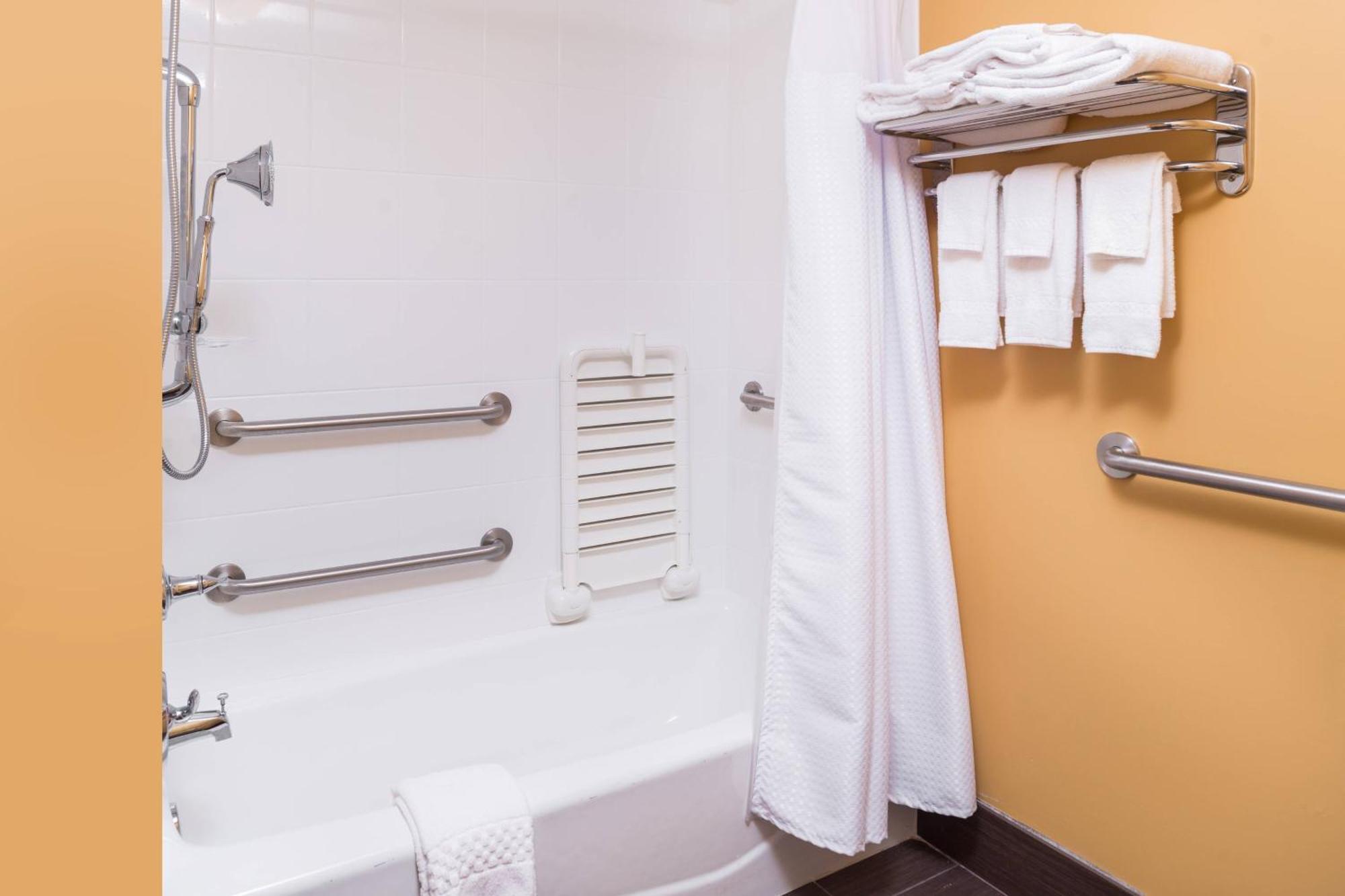 Towneplace Suites By Marriott New Hartford Экстерьер фото