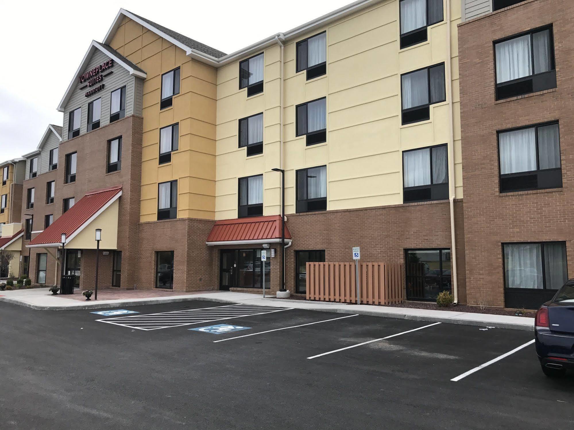 Towneplace Suites By Marriott New Hartford Экстерьер фото