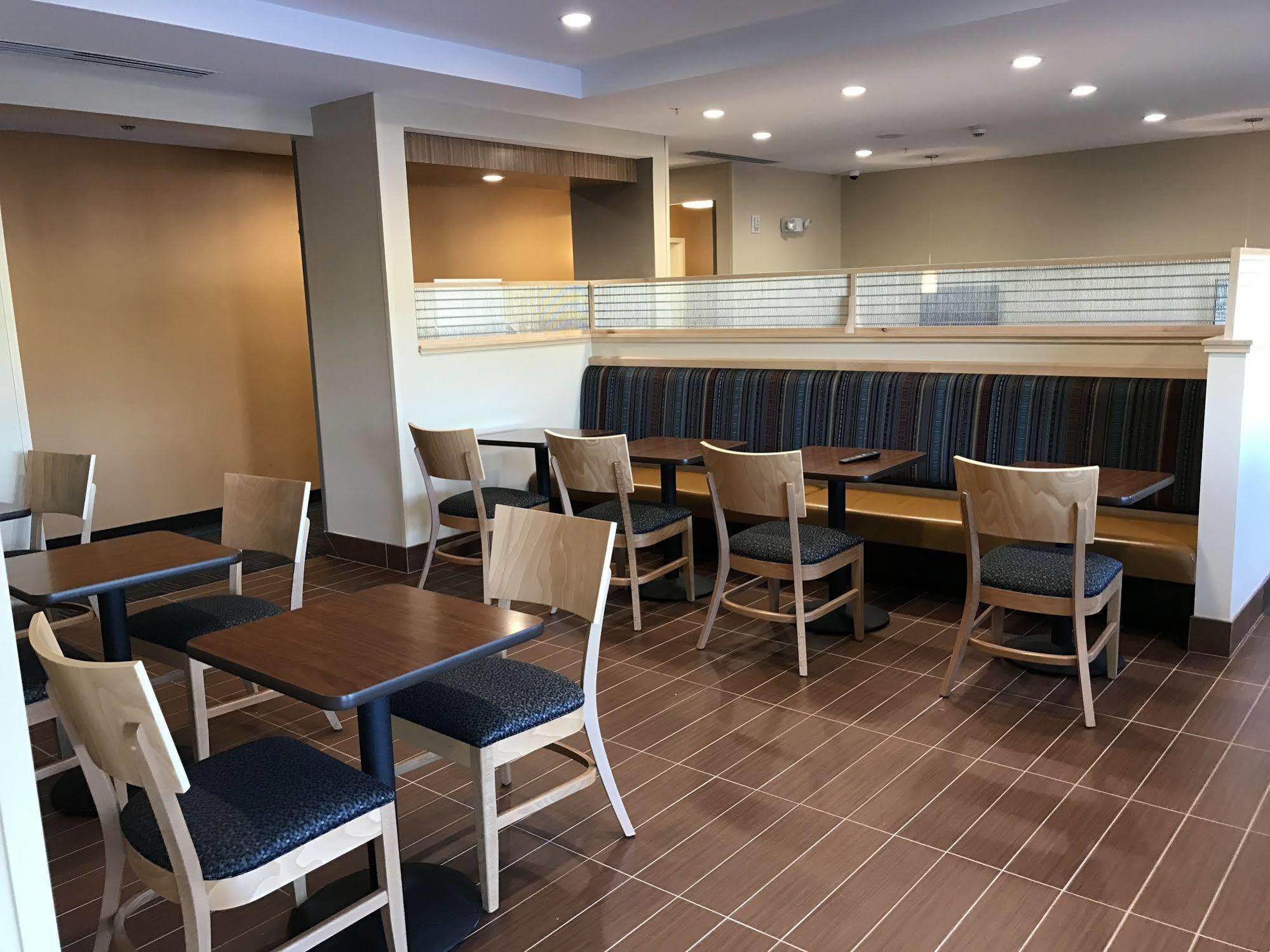 Towneplace Suites By Marriott New Hartford Экстерьер фото
