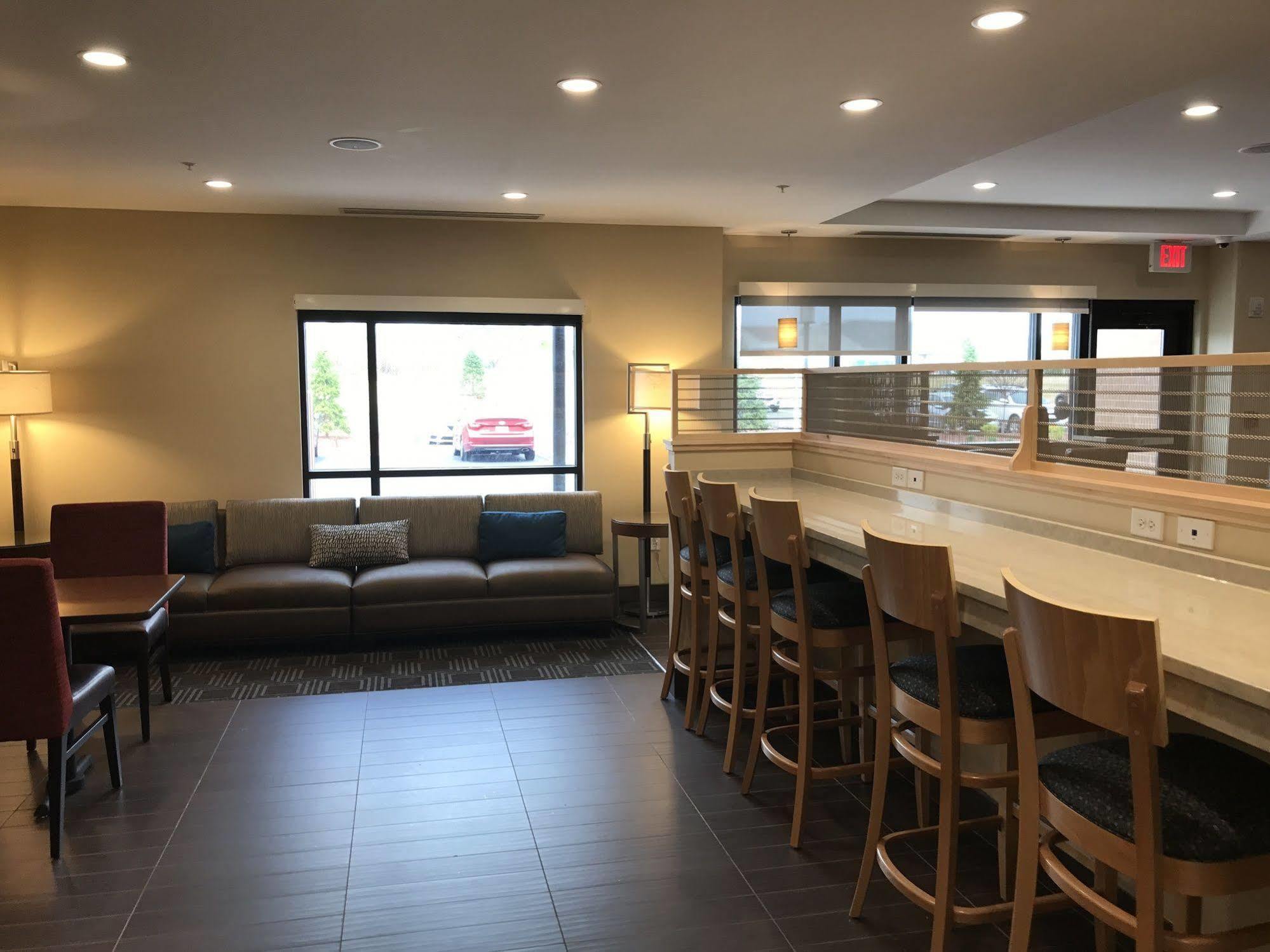 Towneplace Suites By Marriott New Hartford Экстерьер фото
