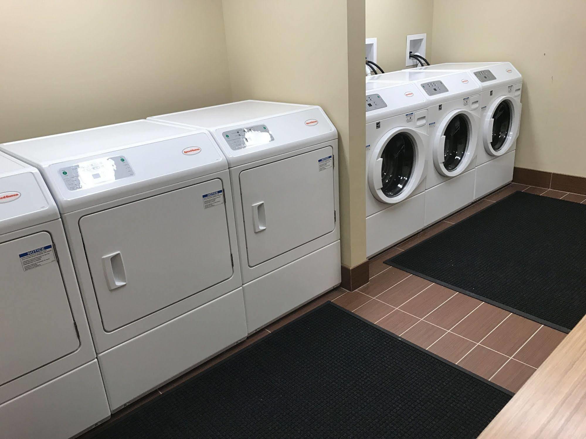 Towneplace Suites By Marriott New Hartford Экстерьер фото