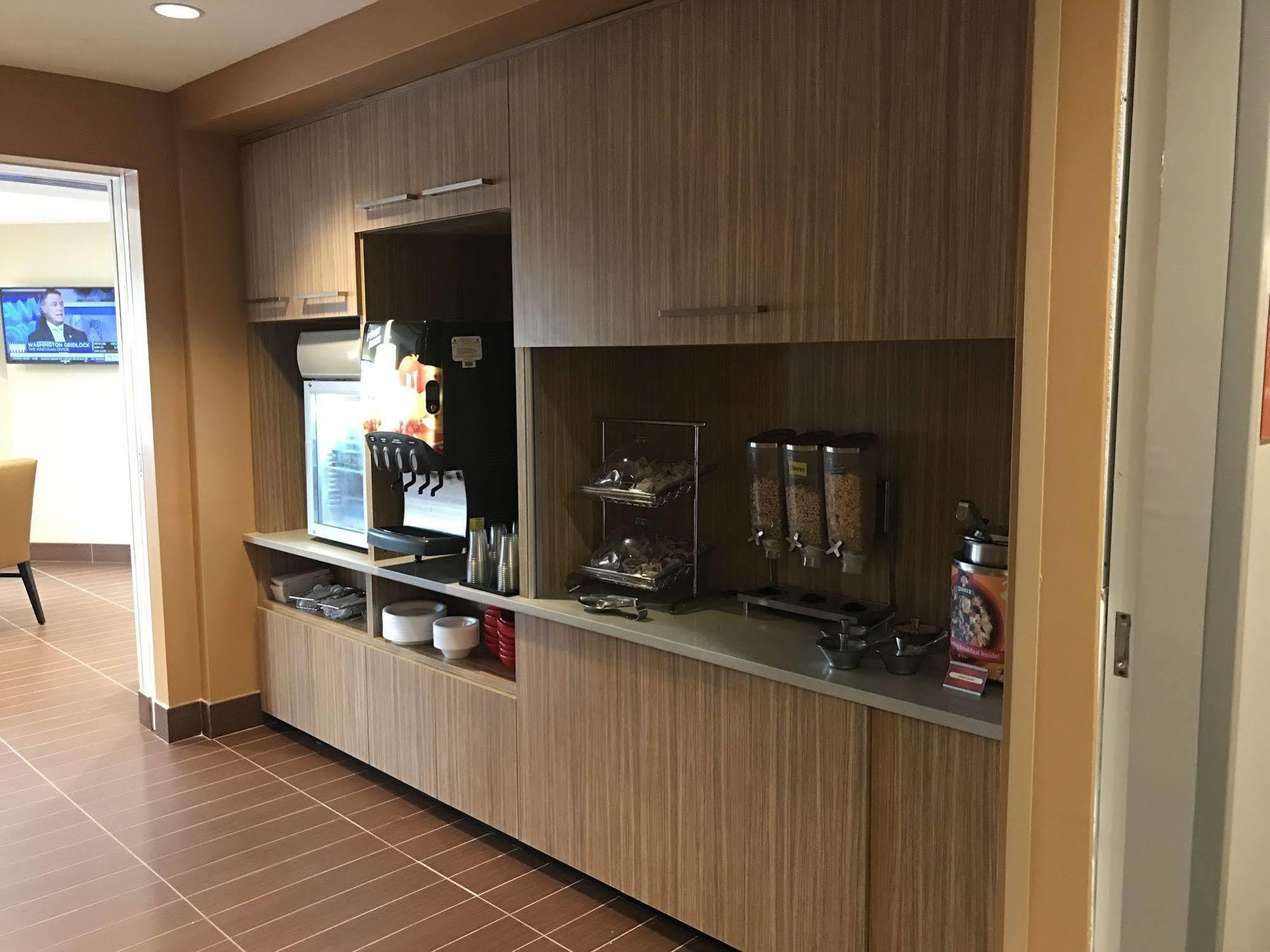 Towneplace Suites By Marriott New Hartford Экстерьер фото